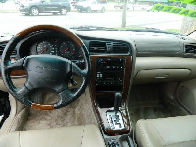 Subaru Outback 2002 photo 2