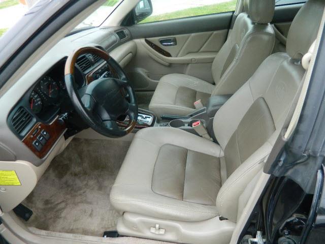 Subaru Outback 2002 photo 3