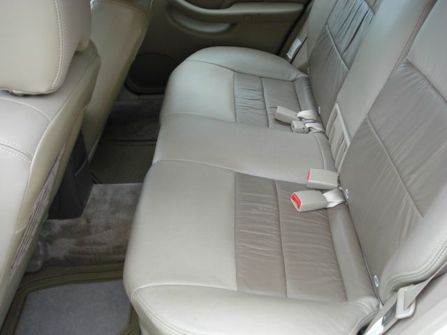 Subaru Outback 2002 photo 17