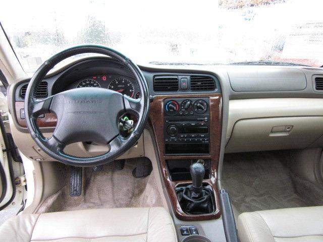 Subaru Outback 2003 photo 3