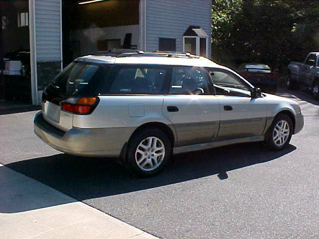 Subaru Outback 2003 photo 2