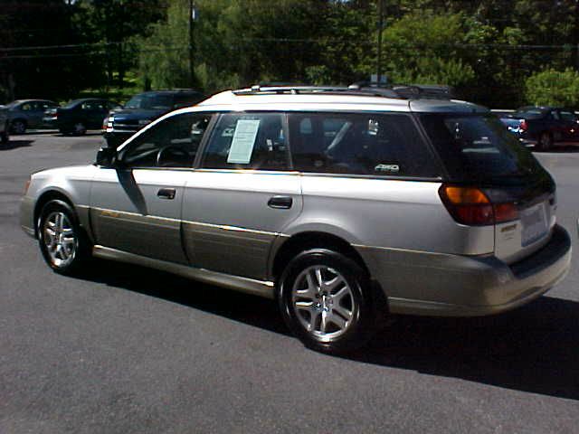 Subaru Outback 2003 photo 4