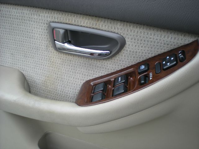 Subaru Outback 2003 photo 2