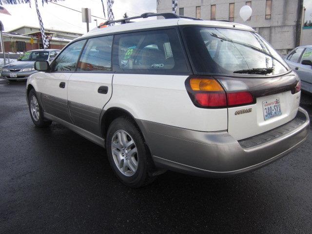 Subaru Outback 2003 photo 2