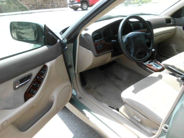 Subaru Outback 2003 photo 2