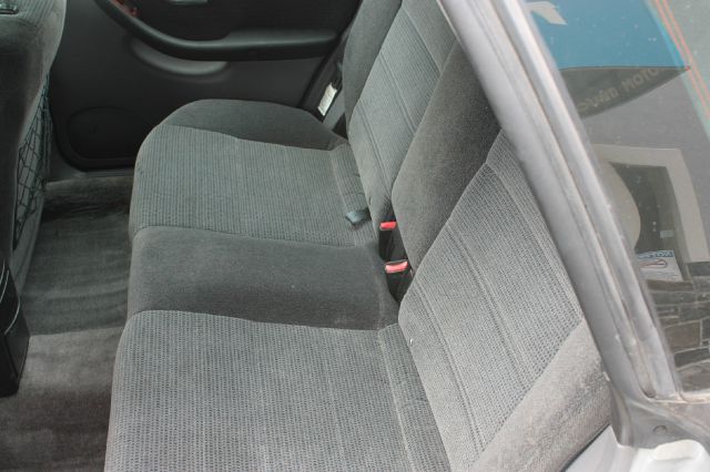 Subaru Outback 2004 photo 2