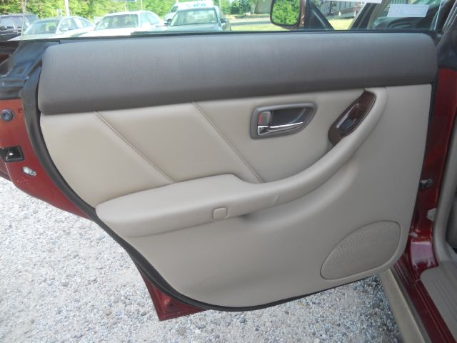 Subaru Outback 2004 photo 2