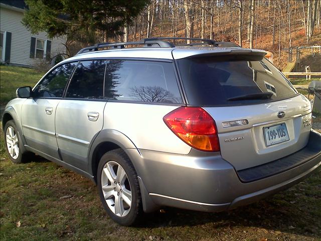 Subaru Outback 2005 photo 2