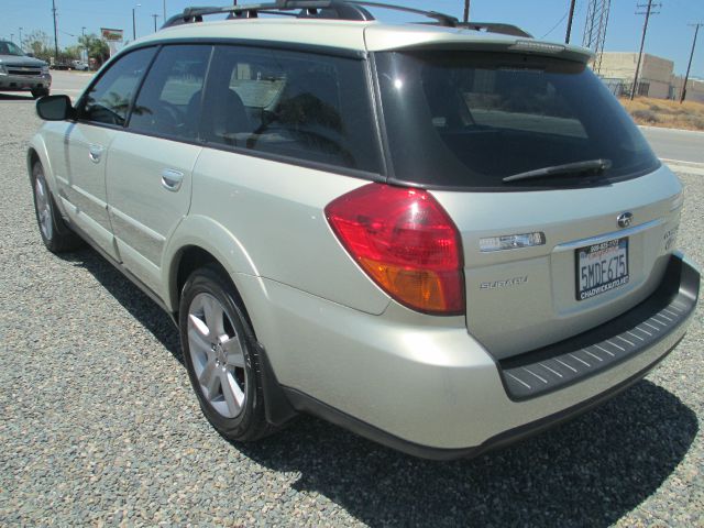 Subaru Outback 2005 photo 1