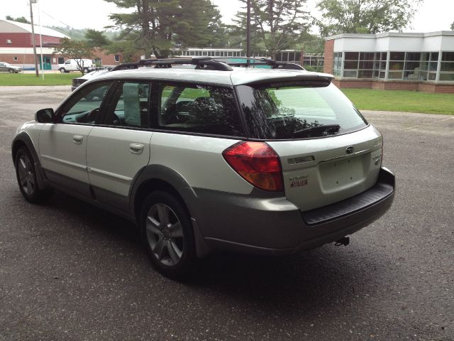 Subaru Outback 2005 photo 1