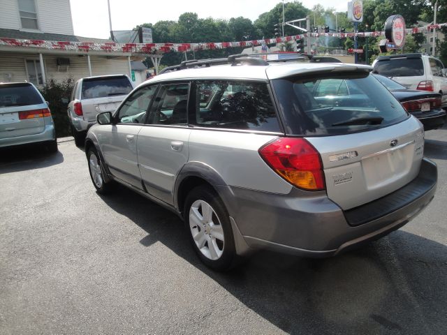 Subaru Outback 2005 photo 2