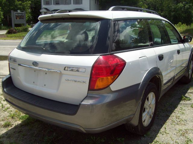 Subaru Outback 2005 photo 4