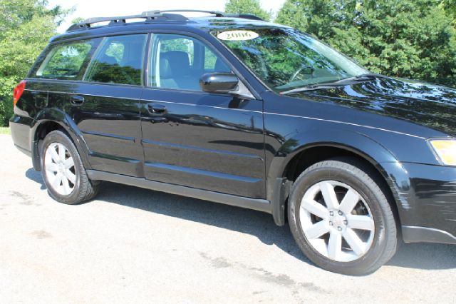 Subaru Outback 2006 photo 2