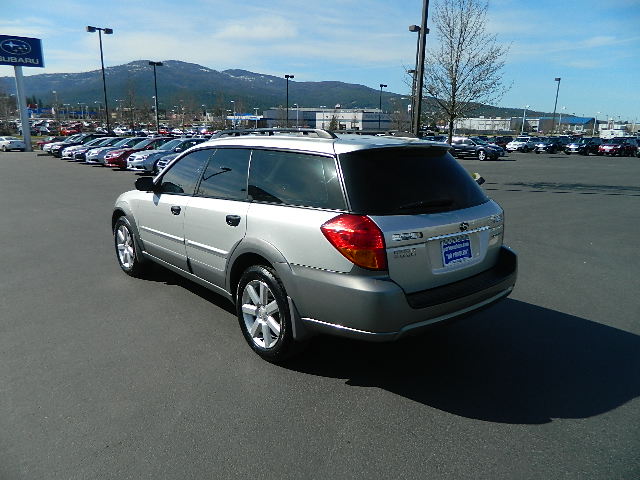 Subaru Outback 2006 photo 2