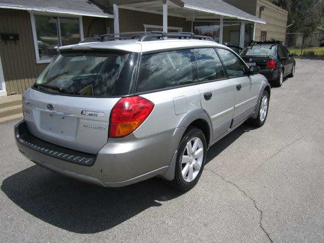 Subaru Outback 2006 photo 19