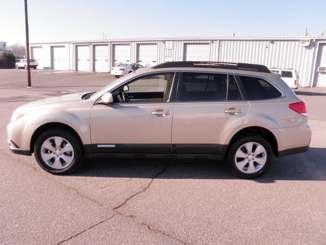 Subaru Outback 2010 photo 1