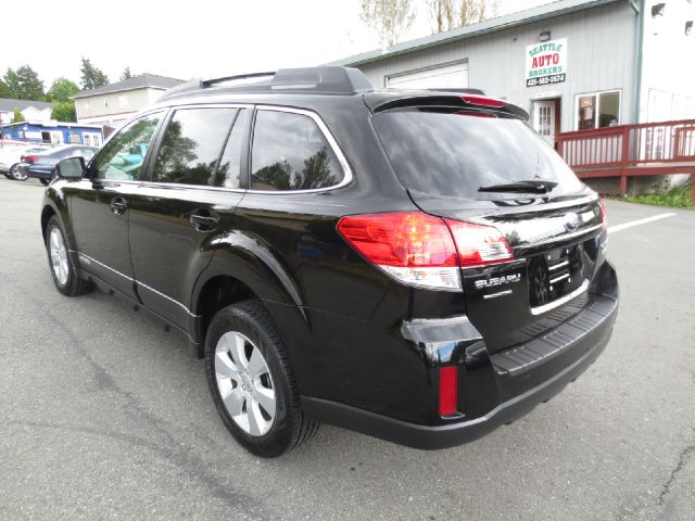 Subaru Outback 2010 photo 2