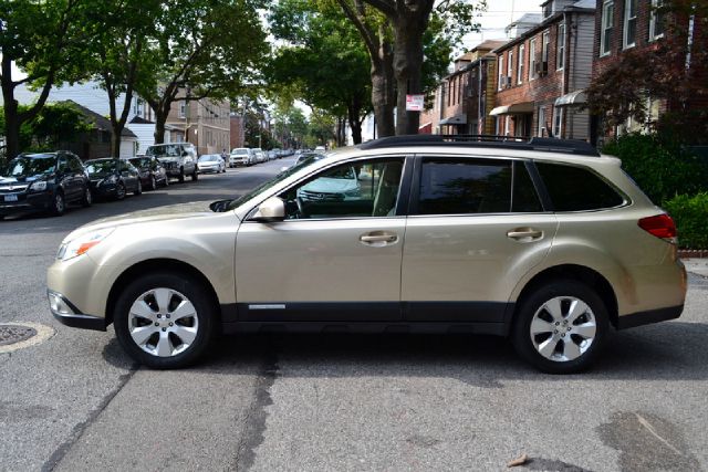 Subaru Outback 2010 photo 2