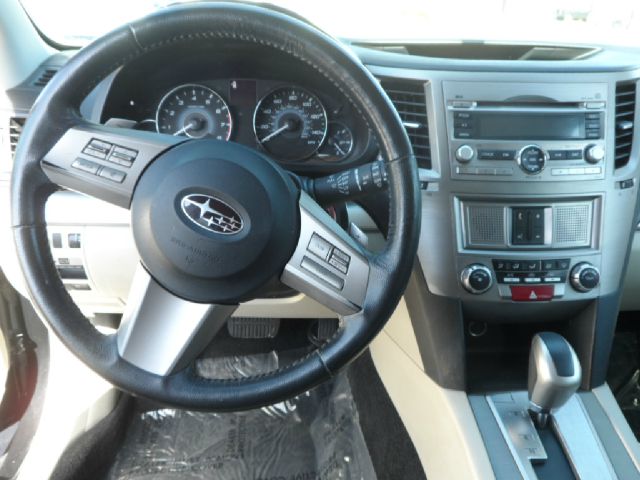 Subaru Outback 2010 photo 1