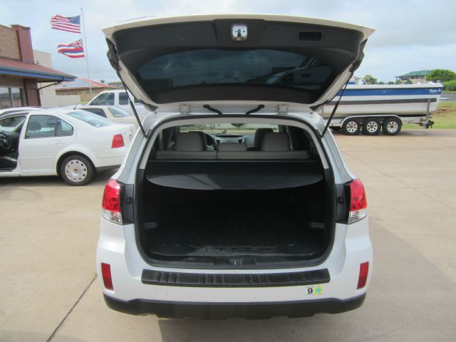 Subaru Outback 2010 photo 1