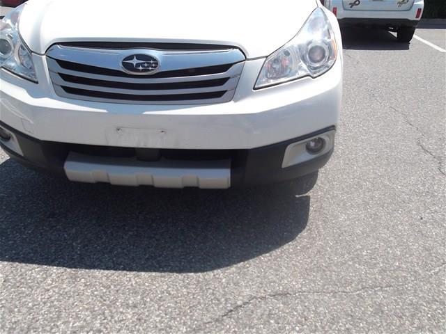 Subaru Outback 2010 photo 2