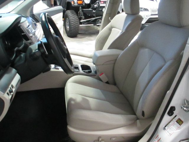 Subaru Outback 2010 photo 4