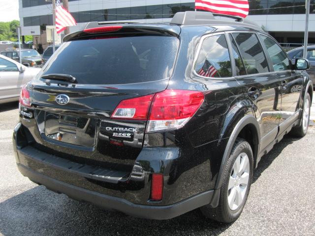 Subaru Outback 2010 photo 2