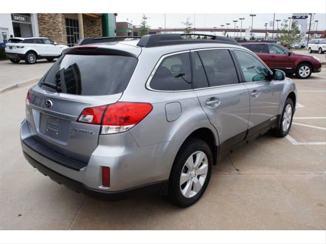 Subaru Outback 2010 photo 0