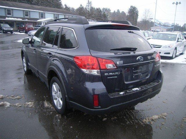 Subaru Outback 2010 photo 2