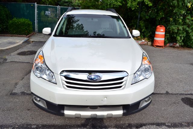 Subaru Outback 2010 photo 2