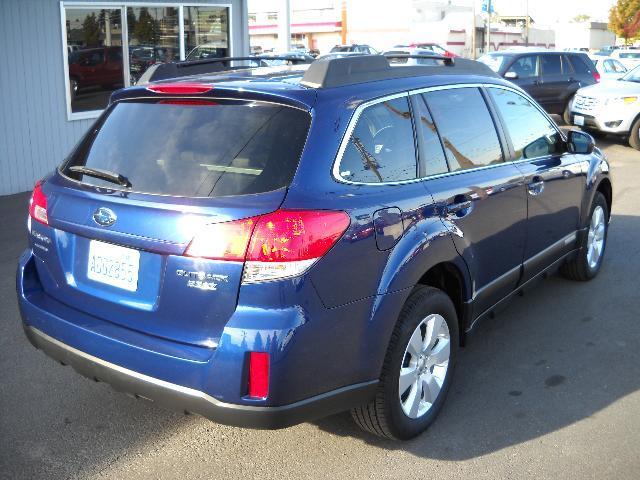 Subaru Outback 2010 photo 1