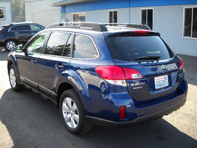 Subaru Outback 2010 photo 2