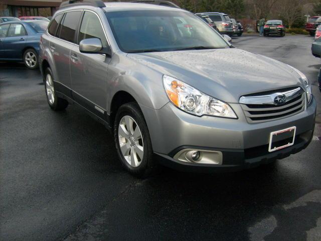 Subaru Outback 2010 photo 1