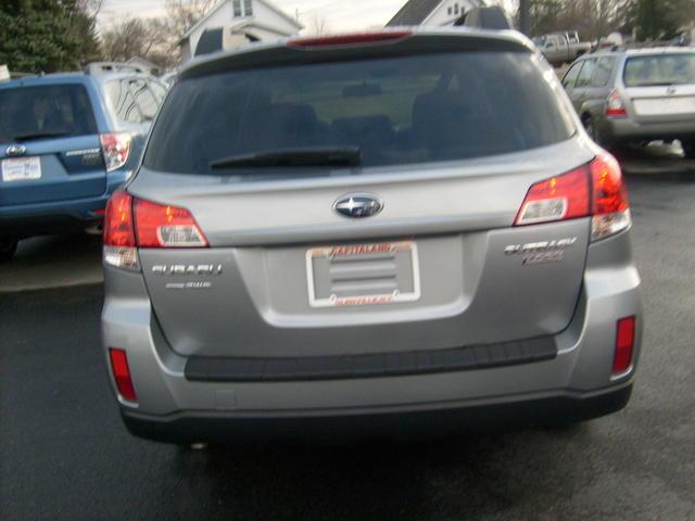 Subaru Outback 2010 photo 3