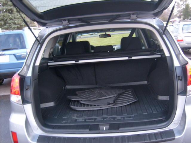 Subaru Outback 2010 photo 4