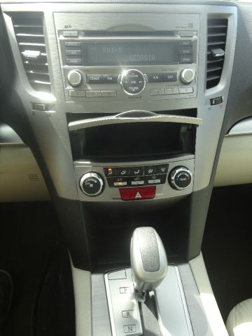 Subaru Outback 2010 photo 2