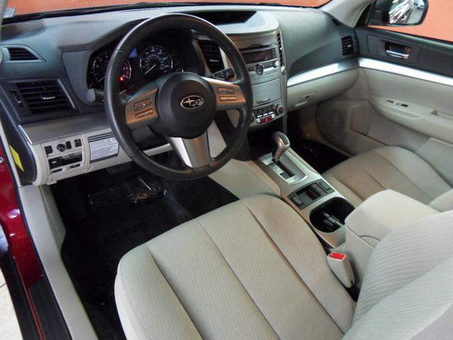 Subaru Outback 2011 photo 2