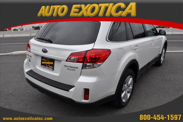 Subaru Outback 2011 photo 1