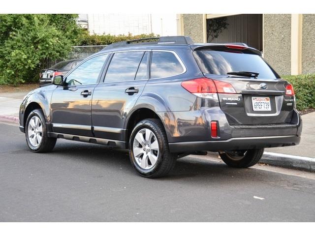 Subaru Outback 2011 photo 1