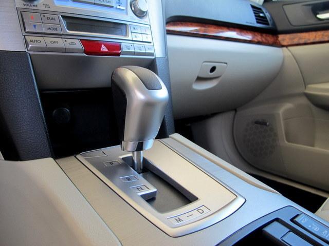 Subaru Outback 2011 photo 23