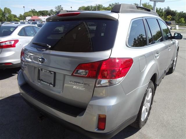 Subaru Outback 2011 photo 1