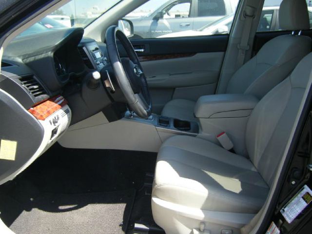 Subaru Outback 2011 photo 1