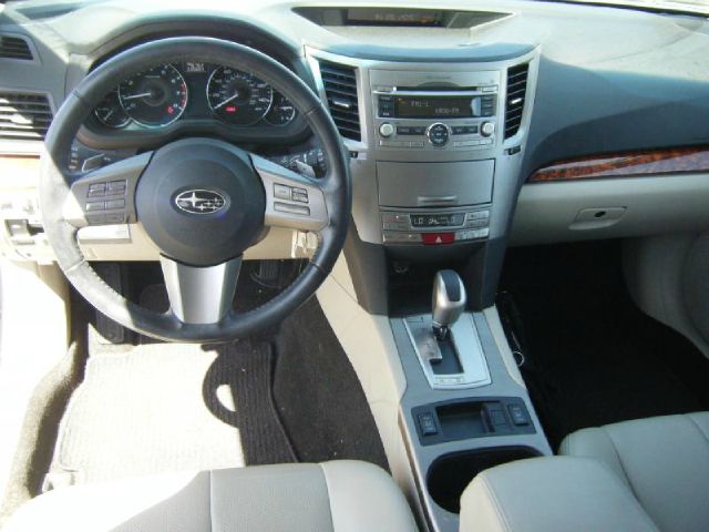 Subaru Outback 2011 photo 4