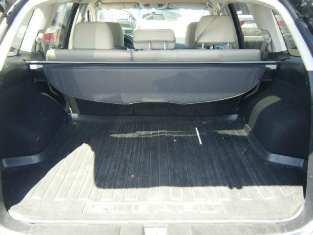 Subaru Outback 2011 photo 5