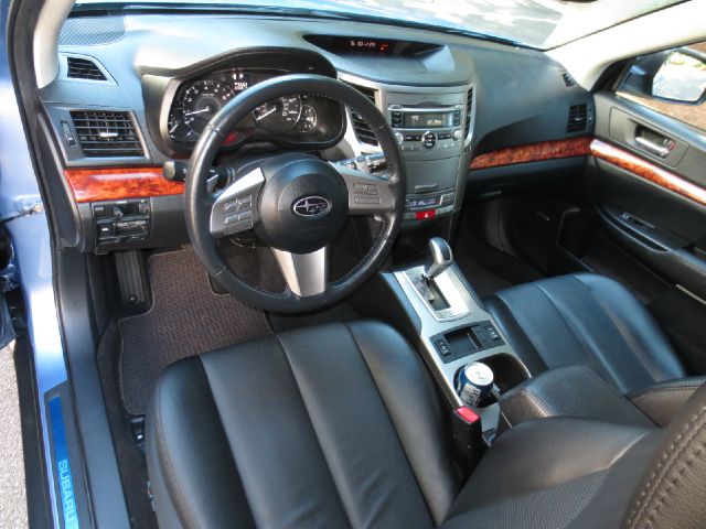 Subaru Outback 2011 photo 1