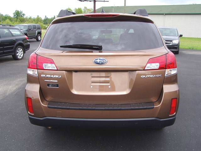 Subaru Outback 2011 photo 11