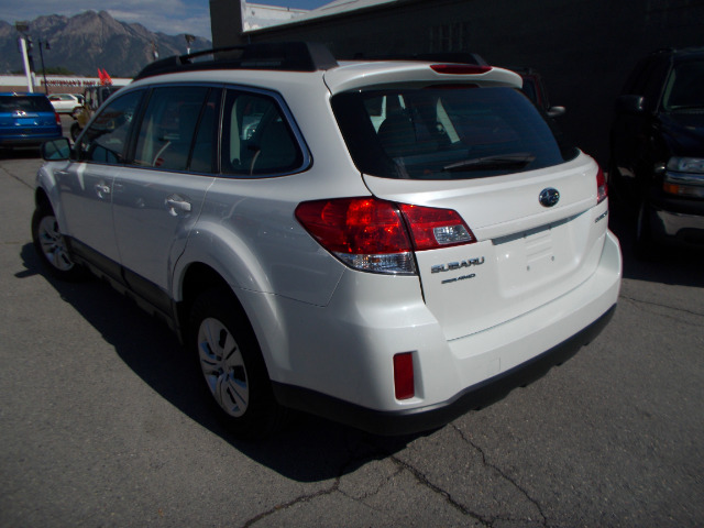 Subaru Outback 2011 photo 1