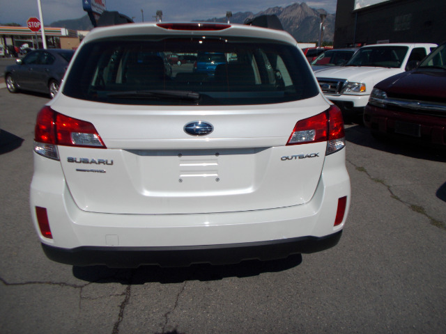 Subaru Outback 2011 photo 2