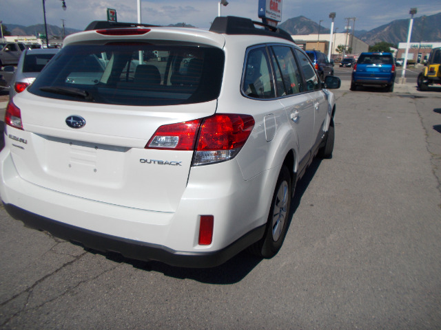 Subaru Outback 2011 photo 4