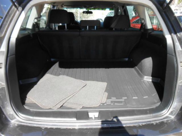 Subaru Outback 2011 photo 2